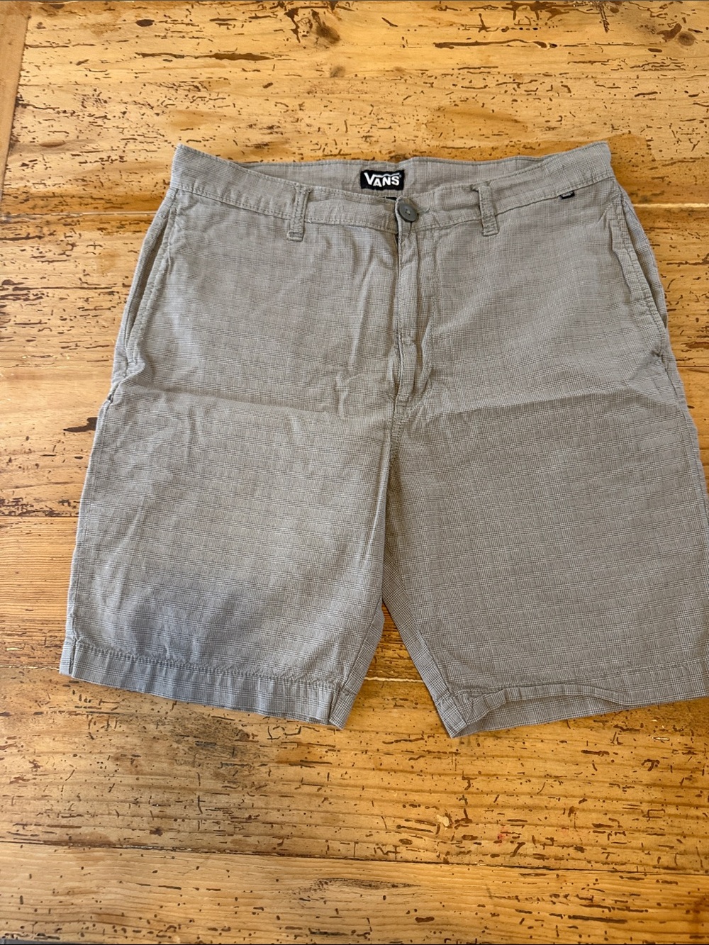 Vans Men’s Light Gray Plaid Flat-Front Shorts 8” inseam